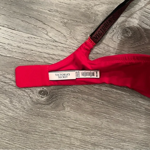 Victoria's Secret T-Shirt Push-Up Bra (Red Licorice Logo Shine Straps) - Picture 9 of 12